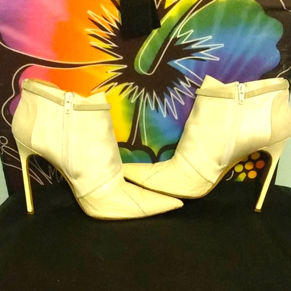 Manolo Blahnik Shoes - Manolo Blahnik Ankle Boots Size 9